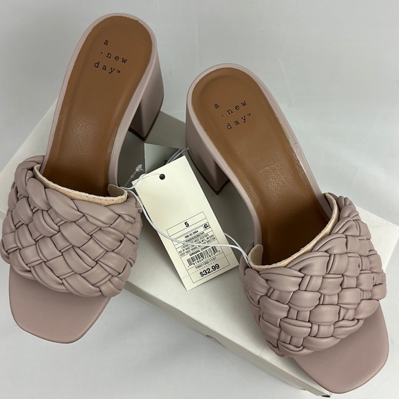 Light Lavender 2.5” Chunky Heel Mule Woven Strap Memory Foam Slide - Picture 5 of 10